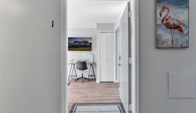 Fenton Flats- Suite 1 With On Site Hot Tub and Personal Garage