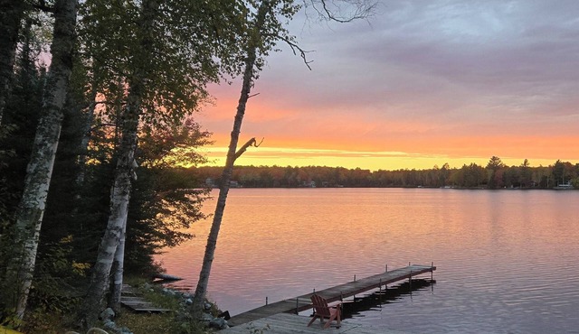 Four Seasons Lake House Between Marquette and Houghton: Paradise on Petticoat!