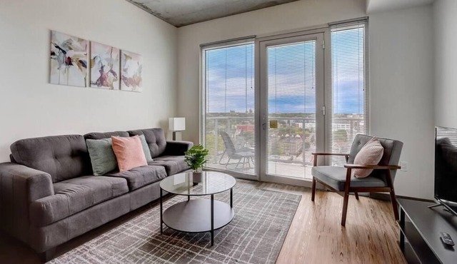 Frontdesk | Convenient Studio Apt near East Town