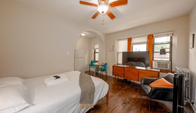 FRONTDESK Open Studio Apt near McCormick Place in Chicago