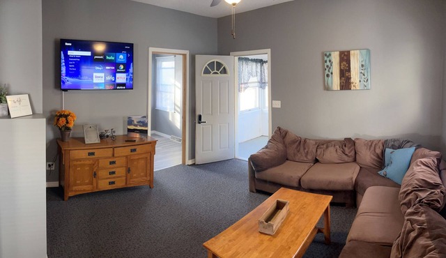 Full House in Downtown Ottawa, Very Short Walk to Downtown and Restaurants!