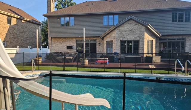 Fun 5BR 4.5BA, Pool, Hot Tub, Game Rm Near O’Hare