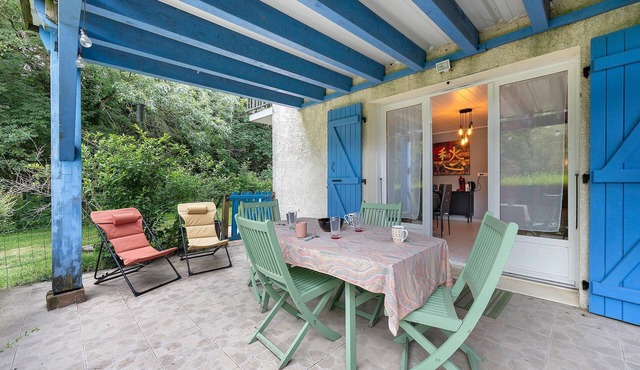 Gîte Douceur de Vivre - Marais: Lake View, Shared Pool & Wi-Fi