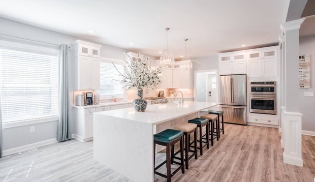 Glamorous, Upscale 5B Hyde Park Home w/Patio in Cincinnati