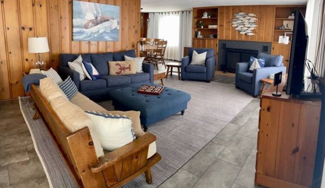 Gold Coast Cottage: Cute Lake Home, INCLUDED Pontoon, near Notre Dame