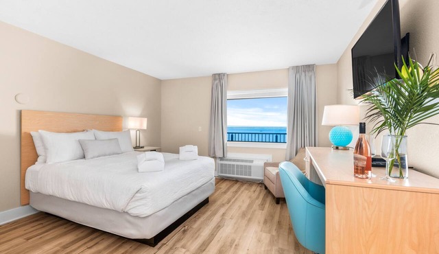 🏖️ Gold Coast Inn | Breathtaking Sunsets w/Lake View ➠ 306