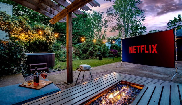 Golden Dome Getaway: Hot Tub, Cinema, Fire Pit!