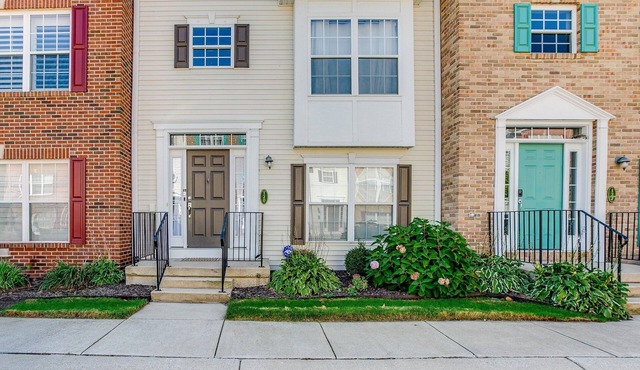 Golden Dome Getaway<>Townhome 1.5 mi To ND