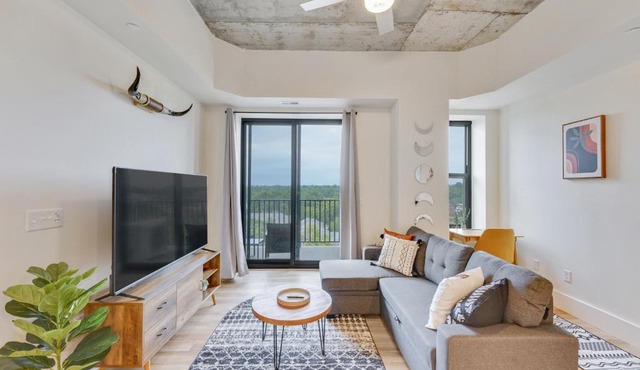 Golden Luxury 1BR - Balcony - High Rise