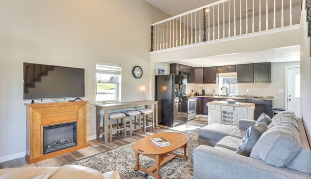 Golf Course Views: Oakland City Retreat
