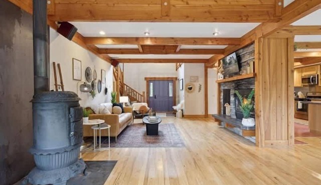 Gorgeous home close to Fish Creek & Hot Tub!