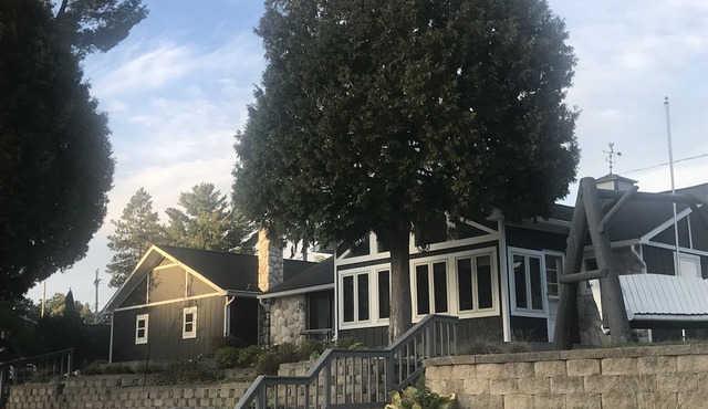 Gorgeous renovated cottage on Croton Pond