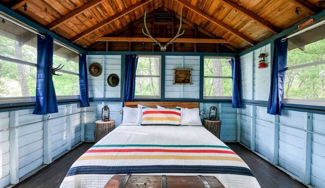 Gorgeous Rustic Scout Cabin for a Memorable Couples Retreat Surrounded by Nature in Troy, Wisconsin