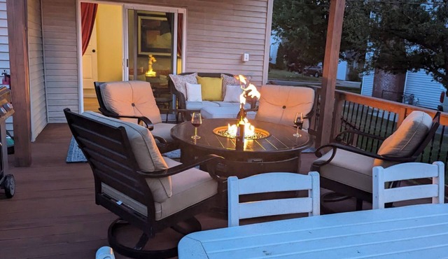 Gorgeous, stylish Muskegon Home - in wonderful Lakeside District!