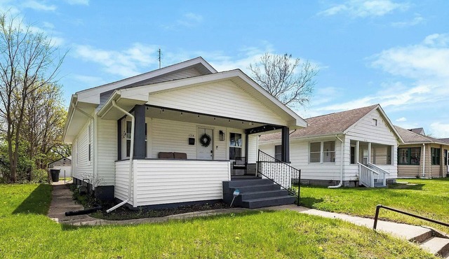 Great home for Notre Dame events - 4BR 2BA Home Sleeps 12- walk to campus!