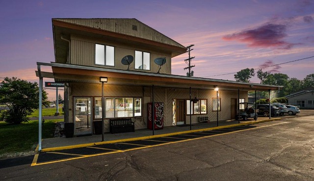 Great Lakes Inn & Suites