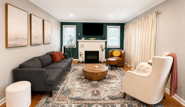 Great location near WMU! Sleeps 8 with comfortable beds and game room!