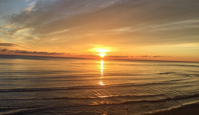 GREAT SANDY BEACH, WATCH THE SUNRISE FROM THIS BEAUTIFUL HOME ON LAKE HURON.