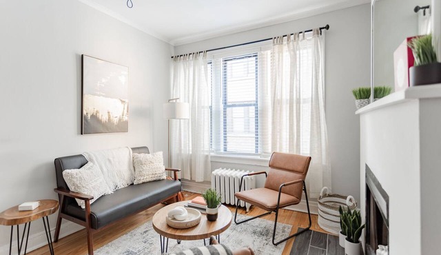 Guest Favorite Getaway in Lakeview Near Wrigley
