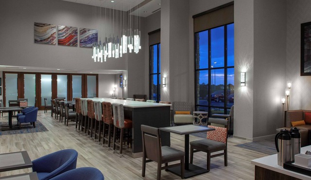 Hampton Inn & Suites Chicago-Burr Ridge