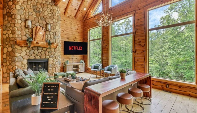 Heated Spa Pool Golf Sim Huge Game Room Hot Tub Cabin in Hocking Hills