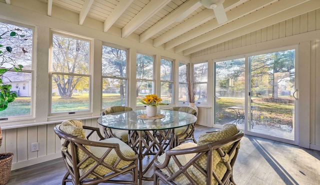 'Hedge House': Just 4 miles to Notre Dame!