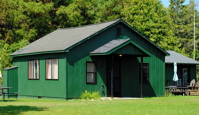 Hessel Bay Cabin #4: Lake Huron waterfront cabin sleeps 4.