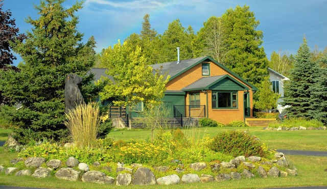 Hessel Bay Main Cabin : Idyllic Les Cheneaux Islands waterfront cabin sleeps 8