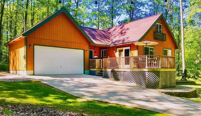 Higgins Lake Retreat - Hike, Swim, Relax!
