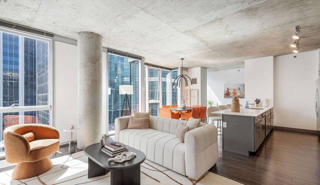 High-End 3BR Retreat + Steps to Millennium Park