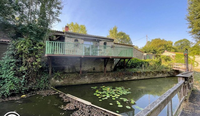 Historic Mill with Terrace & Fireplace, Saint-Vincent-Sterlanges
