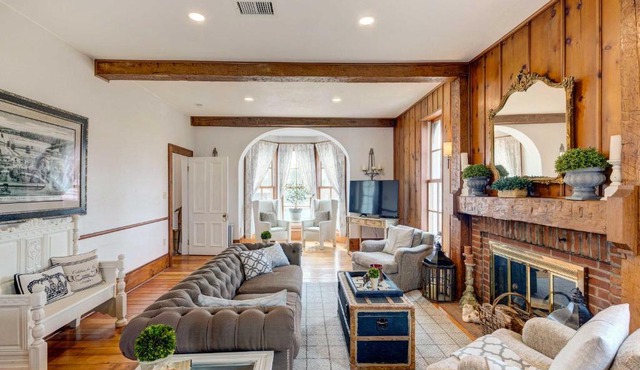 Historic Brookfield Farm Home ~ 14 Mi to Milwaukee
