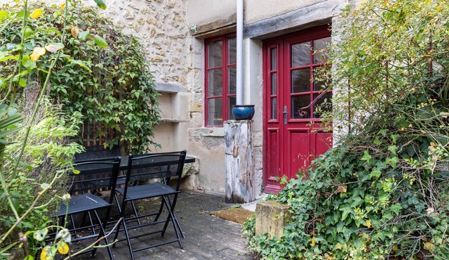 Holiday Home "Le Troglogite Ambraline" with Private Terrace, Private Garden, and Air Conditioning