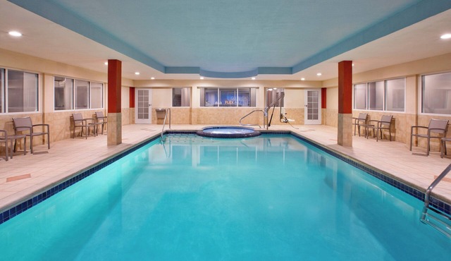 Holiday Inn Express Hotel & Suites Grand Rapids-North by IHG