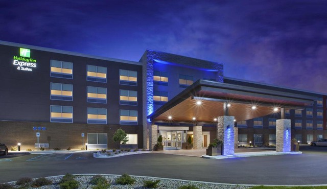 Holiday Inn Express & Suites Grand Rapids Airport North by IHG