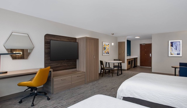Holiday Inn Express & Suites Terre Haute by IHG