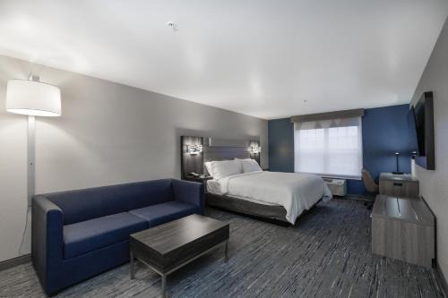 Holiday Inn Express & Suites Zion by IHG - Great Lakes-Free Breakfast and Naval Base Shuttle