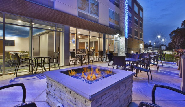 Holiday Inn Express Grand Rapids Airport North by IHG