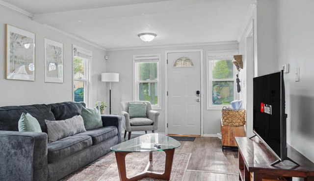 Home in DT Libertyville near Corp HQs And Naval Base