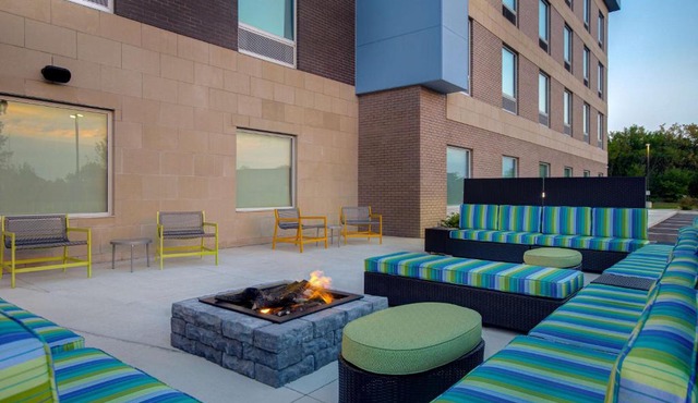 Home2 Suites By Hilton Grand Rapids Airport