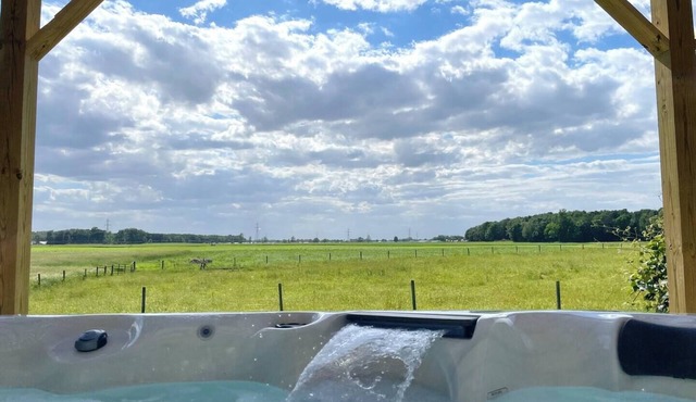 | Hot Tub | Amish Farm Country | Pergola | Deck |
