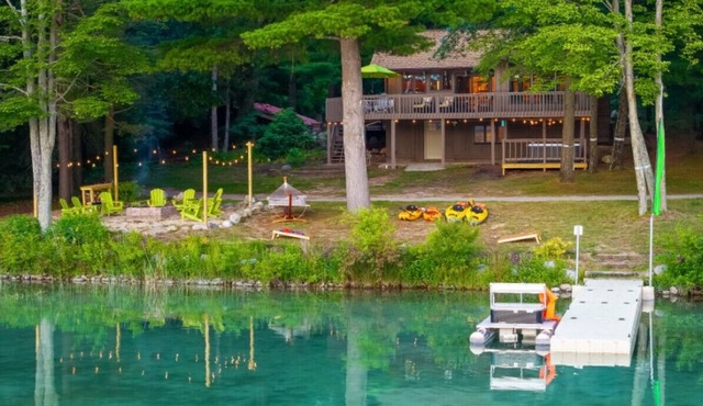 Hot Tub, Water Amenities, Lakeshore Cottage