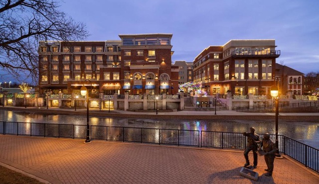Hotel Indigo Naperville Riverwalk by IHG