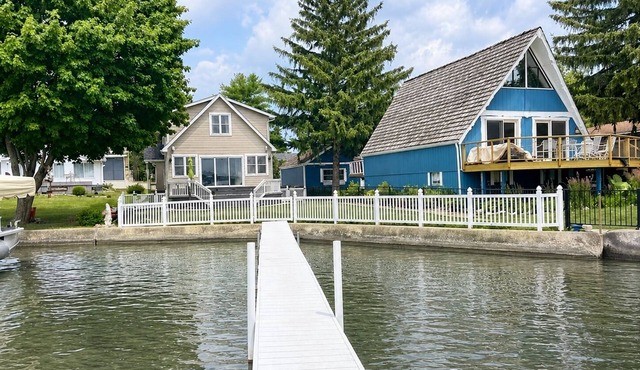Huge waterfront lake house on Manitou- perfect year round retreat, sleeps 10