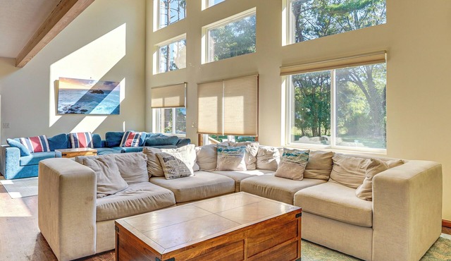 Huge Whitehall Home Steps from Duck Lake