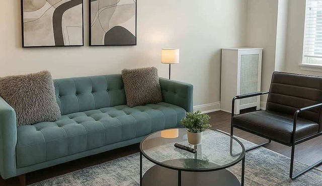 Hyde Park 1BR Apt | Easy & Fully Equipped Stay in Chicago