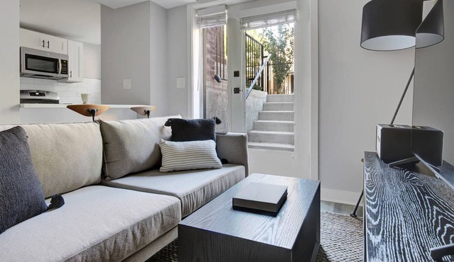 Ideal Edgewater 1BR w/ patio, W/D, 2 blocks to lakefront, by Blueground