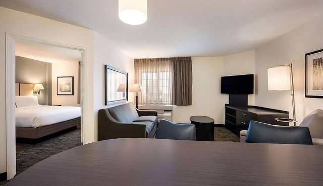 Ideal Mix of Comfort and Value! 2 Modern Units, Full Kitchen, Pets Allowed!