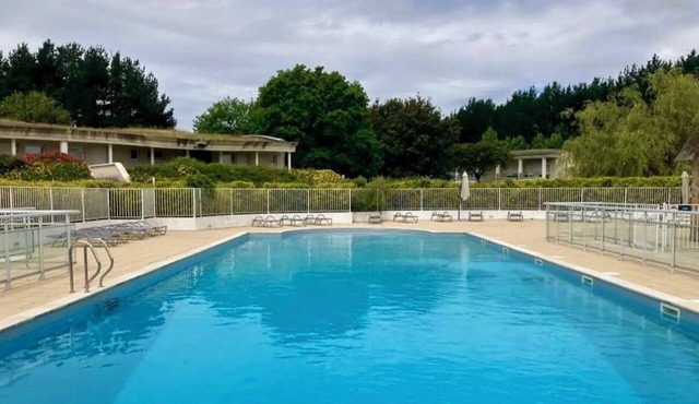 In the heart of the La Baule International Golf Course—Elegant and peaceful—One-bedroom apartment—heated pool