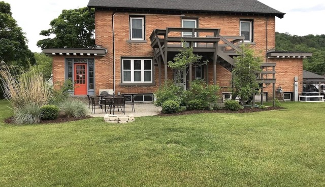 In the heart of town;Upscale Historical Home;Walk to Lake Superior&Boat Cruises!